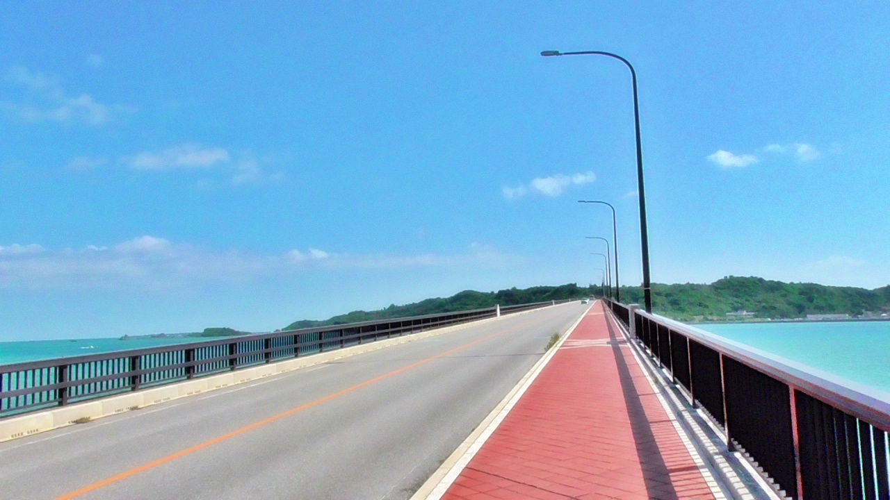 東洋一の道路！？沖縄でドライブするなら海中道路でしょ。