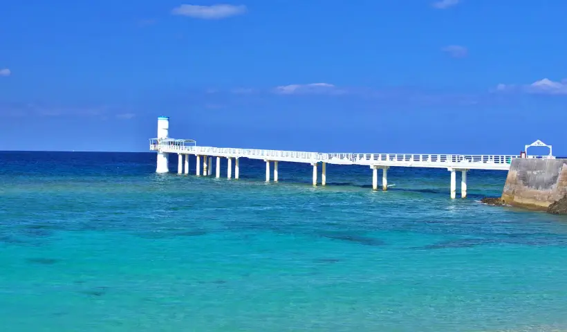 ザ・ブセナテラス、ブセナ海中公園内の海中展望塔は沖縄旅行や沖縄観光におすすめスポット