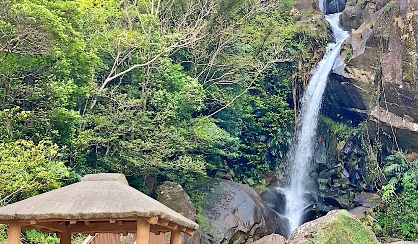 沖縄旅行や沖縄観光でおすすめの轟の滝