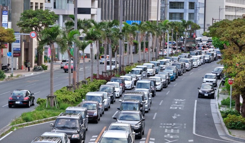 沖縄の車社会渋滞