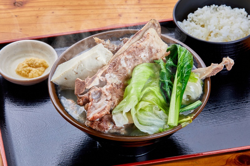 沖縄グルメ骨汁