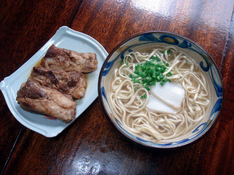 沖縄そばの名店 楚辺そば