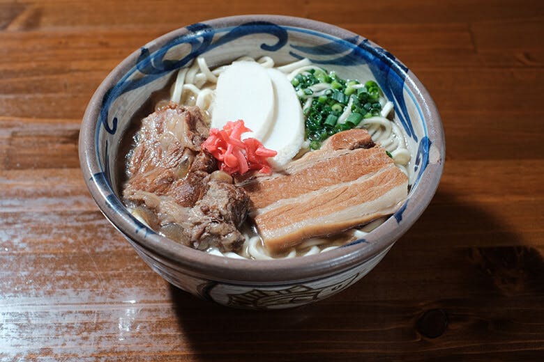 沖縄そばの名店 楚辺そば