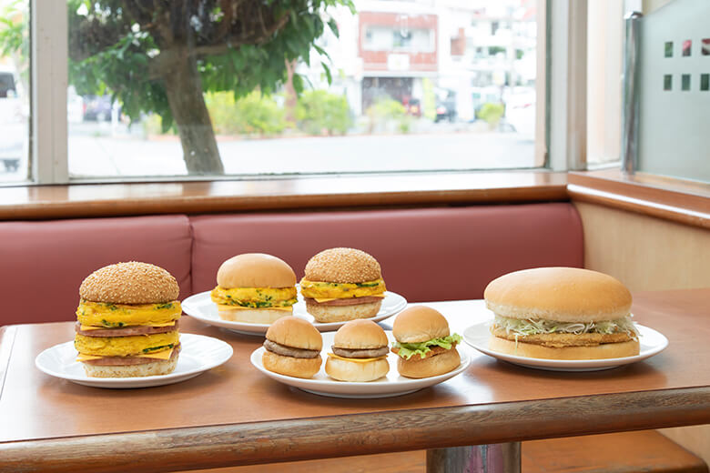 沖縄ファーストフード店の店舗数は全国一