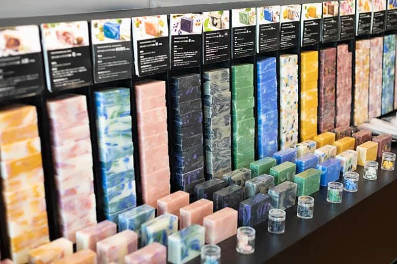 沖縄国際通りは沖縄屈指のお土産スポット