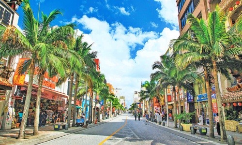 沖縄お土産が豊富な国際通り