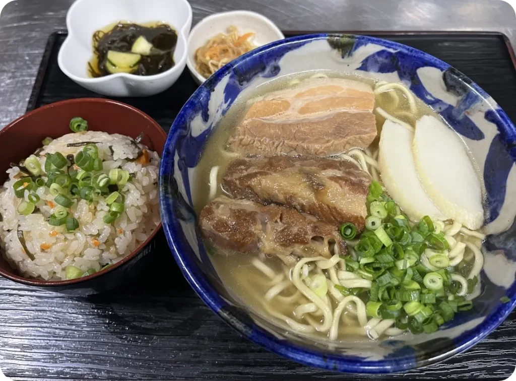 心の癒やしを求めて沖縄そばを食す沖縄旅へ出かけよう