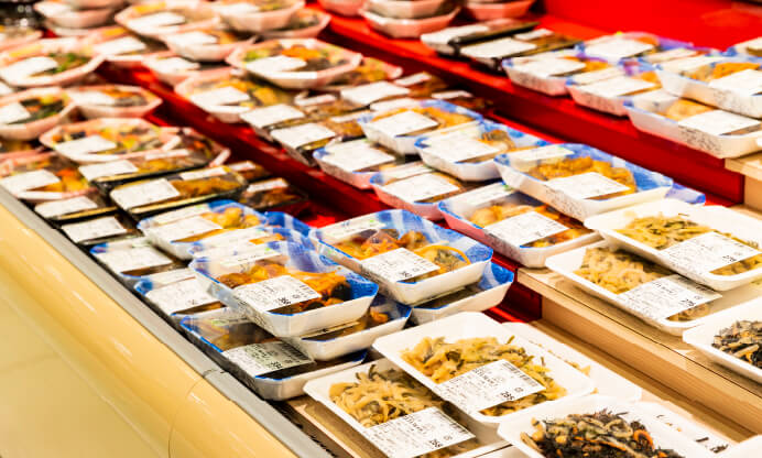 沖縄のローカルスーパーは、観光客にとってまるでディズニーランド