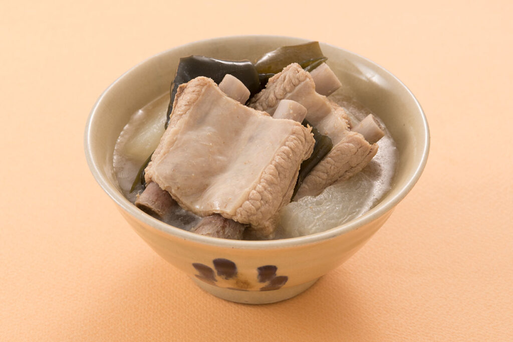 沖縄旅行に来たら絶対に食べたい沖縄の隠れグルメ、ソーキ汁がうますぎる